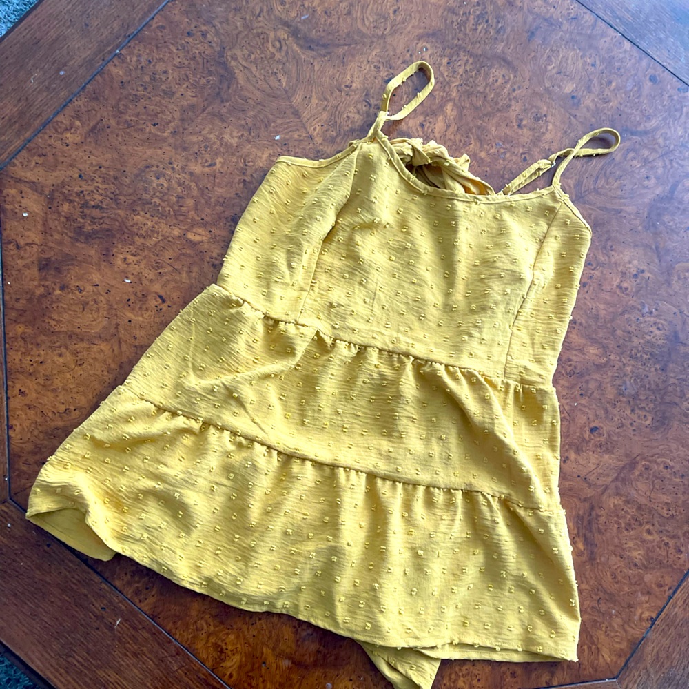 Tie back tiered top
